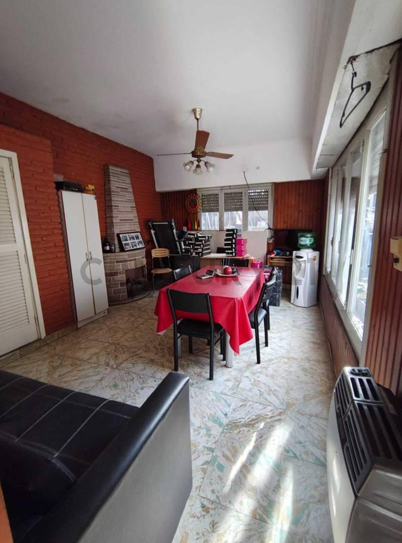 Foto de 10 ENTRE LISBOA Y MONTEVIDEO BERISSO, 2 CASAS EN BLOQUE EN VENTA ., imagen 2