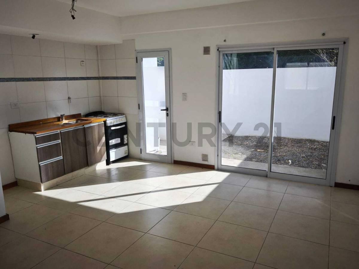 Foto de 143 entre 63 y 64 - Los Hornos, Dúplex de 2 dormitorios en venta, imagen 4