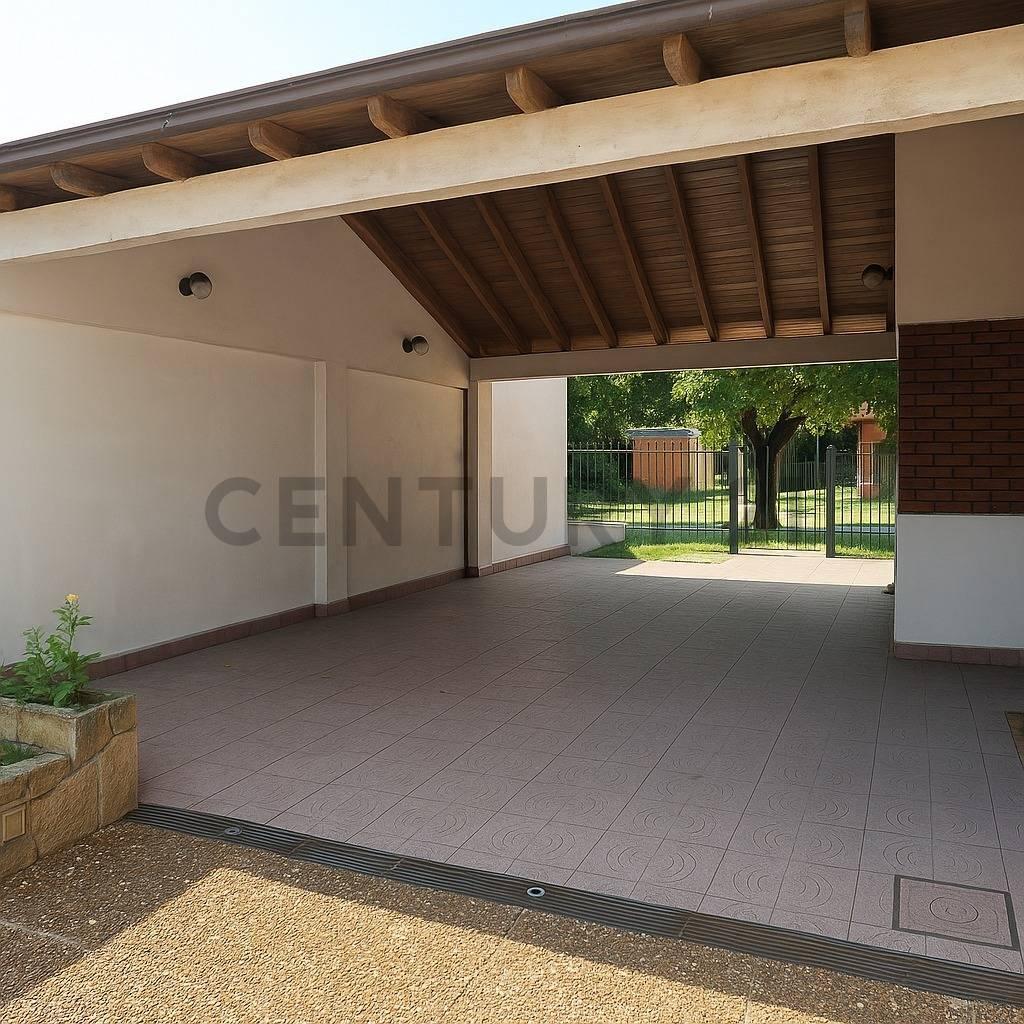 Foto de 476 entre 8 y 9. Casa de 3 dormitorios en venta en City Bell, imagen 2