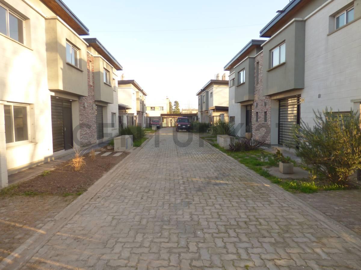 Foto de 513 entre 142 y 143 Dúplex Casa en Complejo Cerrado en venta, imagen 3