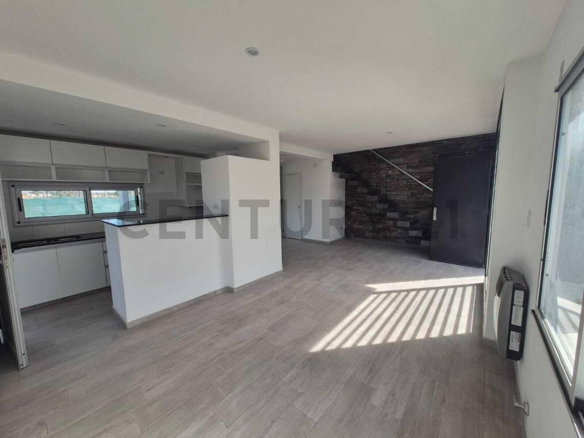 Foto de 513 entre 142 y 143 Dúplex Casa en Complejo Cerrado en venta, imagen 1