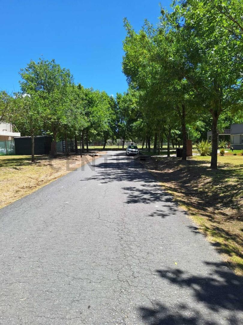 Foto de Lote en Venta en Miralagos II, Club de Campo, imagen 2