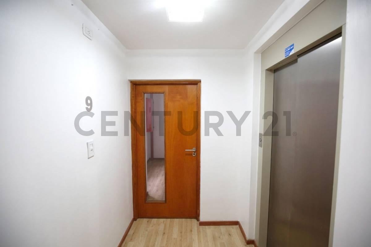 Foto de 60 entre 2 y 3. Departamento 2 Dormitorio en Venta., imagen 4