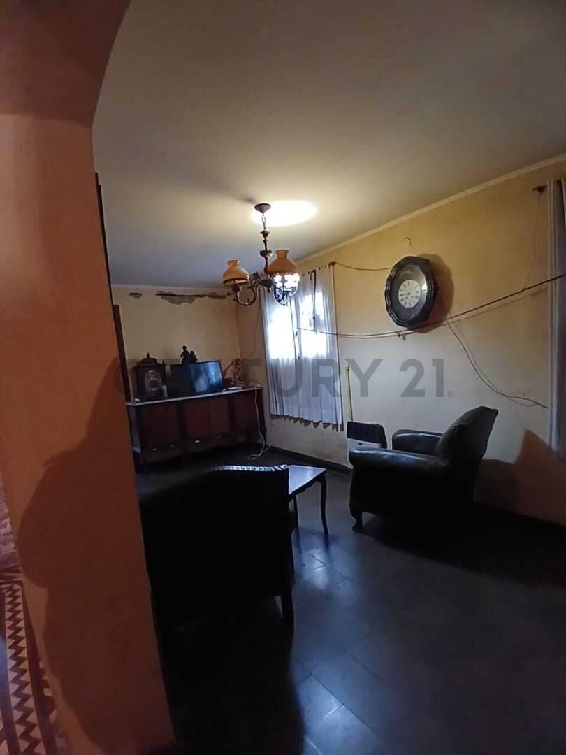 Foto de 5 entre 41 y 42. Venta de Casa cuatro dormitorios y terreno, imagen 5