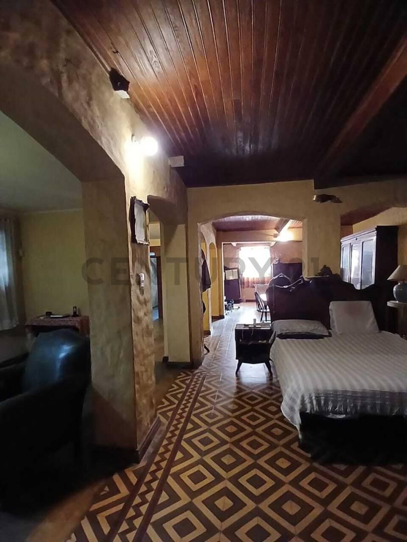 Foto de 5 entre 41 y 42. Venta de Casa cuatro dormitorios y terreno, imagen 4