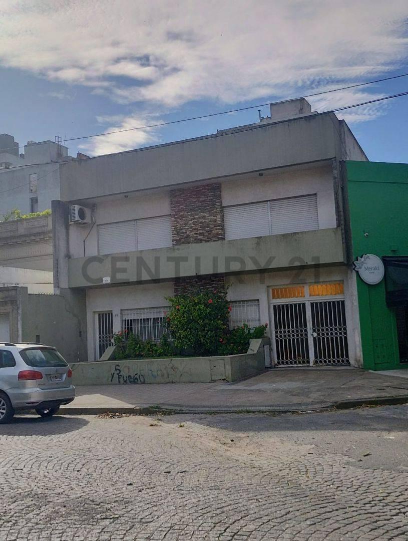 Foto de Plaza España entre 7 y diagonal 112. Venta Casa 5 ambientes., imagen 1