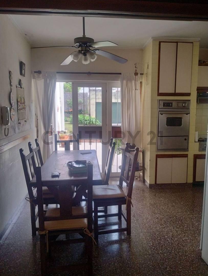 Foto de Plaza España entre 7 y diagonal 112. Venta Casa 5 ambientes., imagen 4