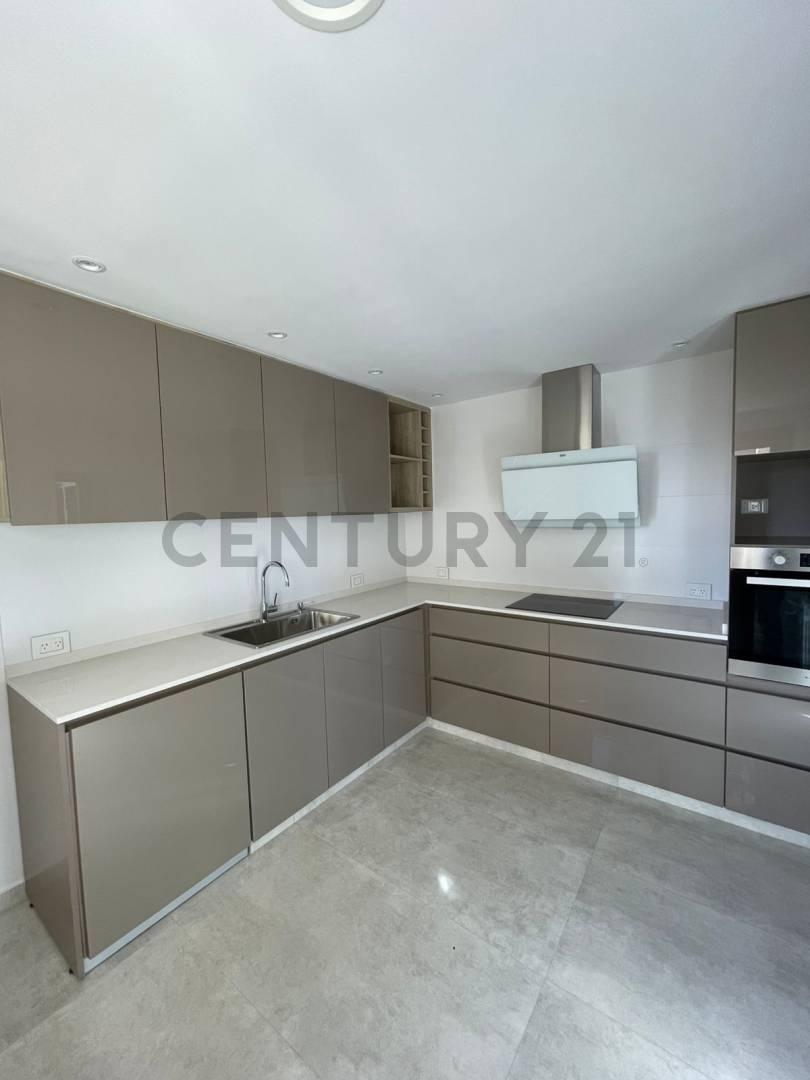 Foto de 44 entre 11 y 12. Dúplex en altura, terraza y quincho propios., imagen 5