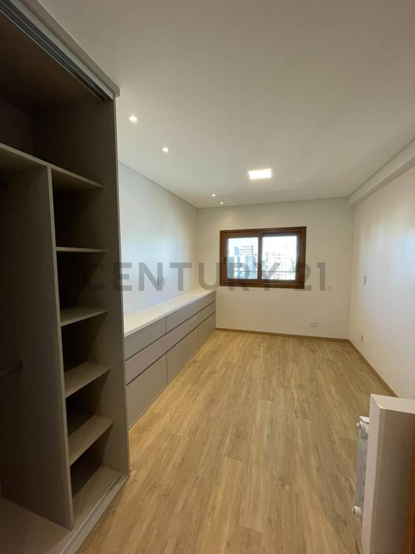 Foto de 44 entre 11 y 12. Departamento de categoría en venta, 3 dormitorios, imagen 2