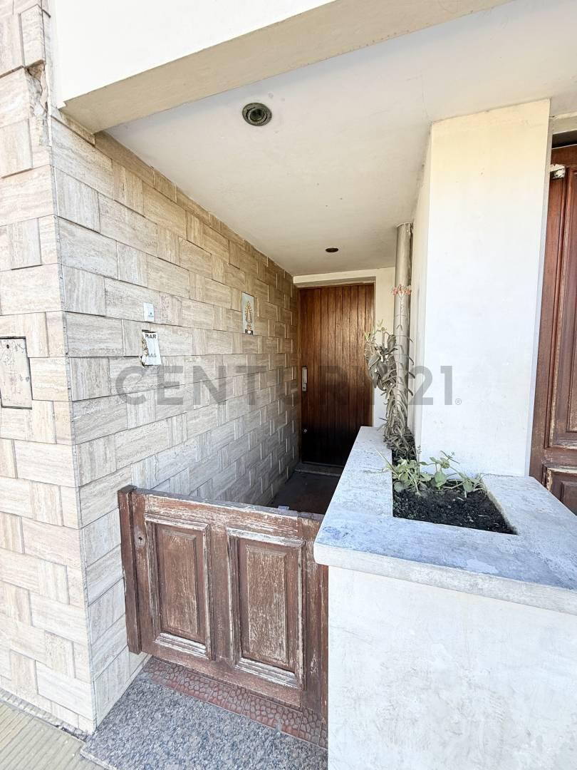 Foto de Diagonal 74 esquina 30, Casa en venta, La Plata., imagen 1
