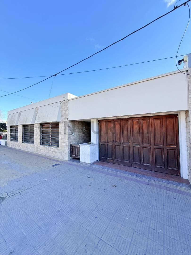 Foto de Diagonal 74 esquina 30, Casa en venta, La Plata., imagen 2