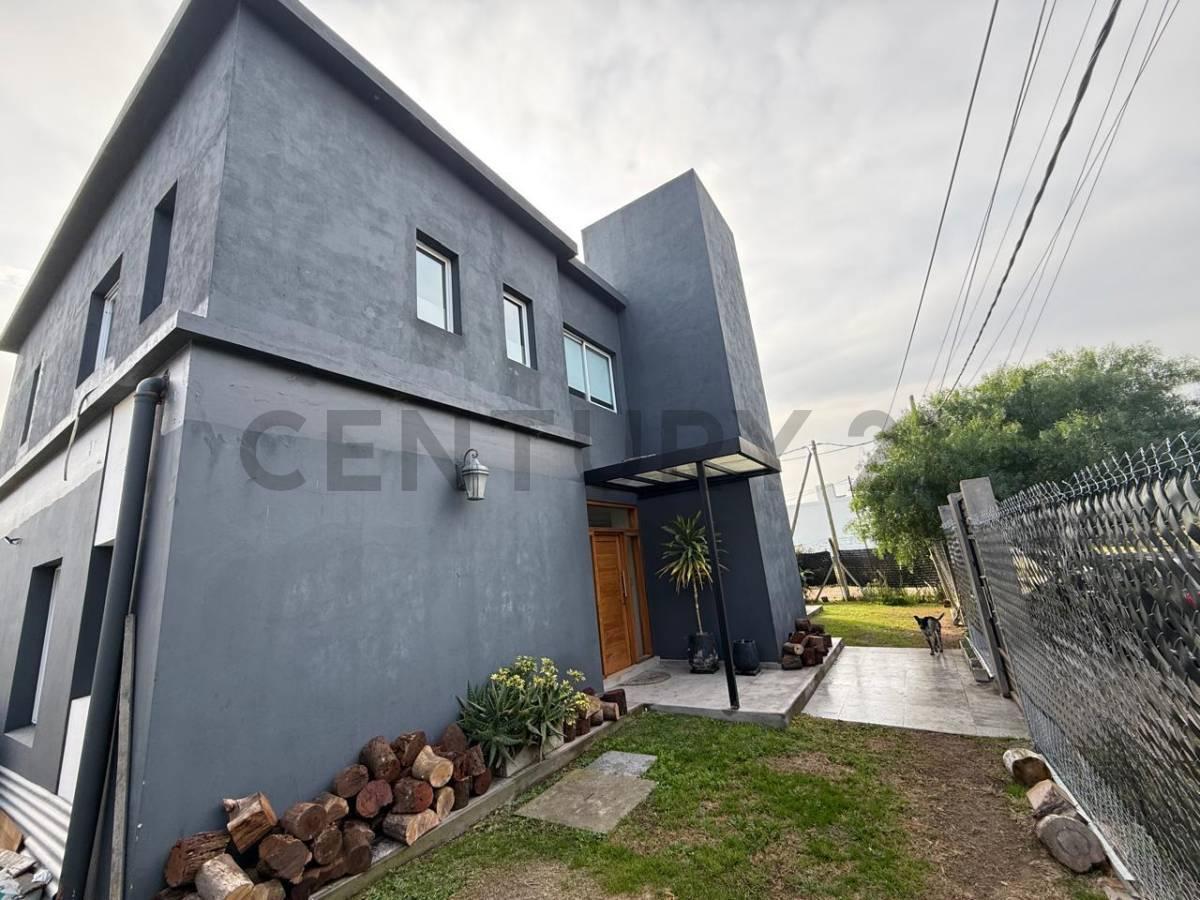 Foto de Casa en venta. Calle 484 esquina 8. Gonnet La Plata., imagen 3