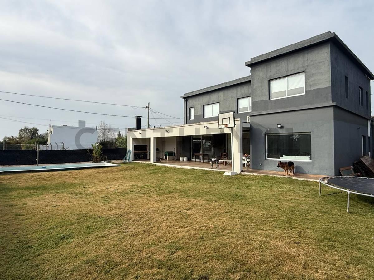 Foto de Casa en venta. Calle 484 esquina 8. Gonnet La Plata., imagen 1