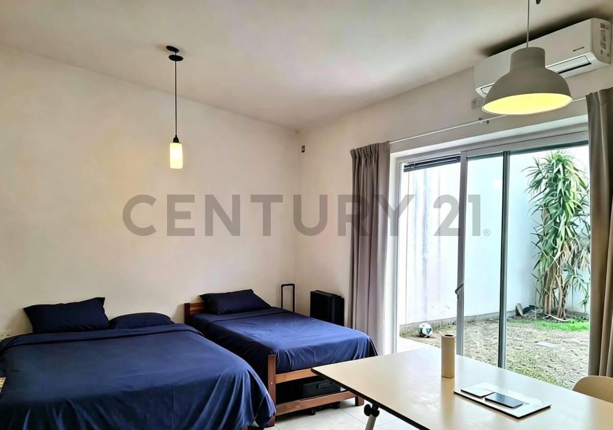 Foto de 76 entre 10 y 11. Monoambiente en PH con cochera en venta, imagen 4