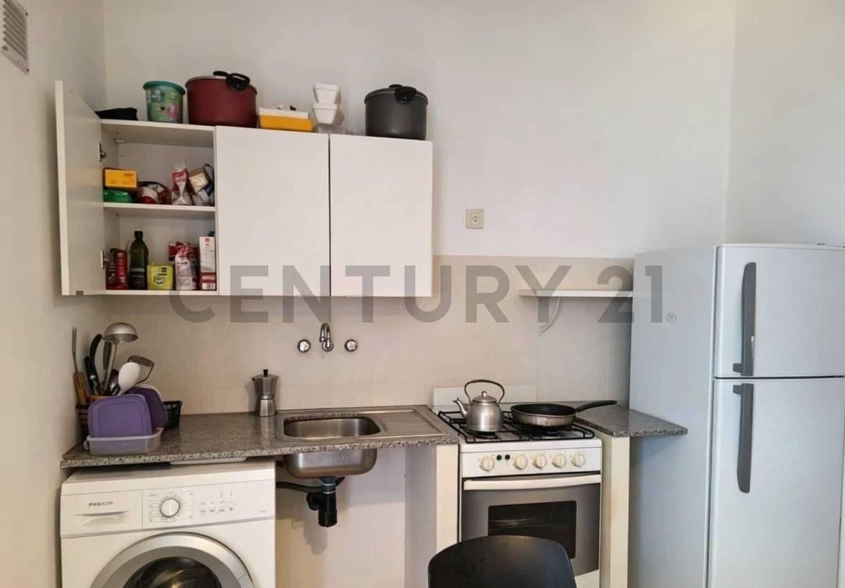 Foto de 76 entre 10 y 11. Monoambiente en PH con cochera en venta, imagen 3