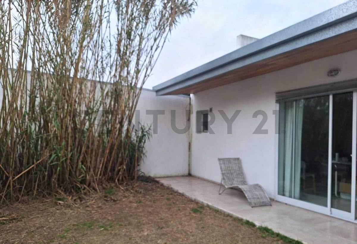 Foto de 76 entre 10 y 11. Monoambiente en PH con cochera en venta, imagen 2