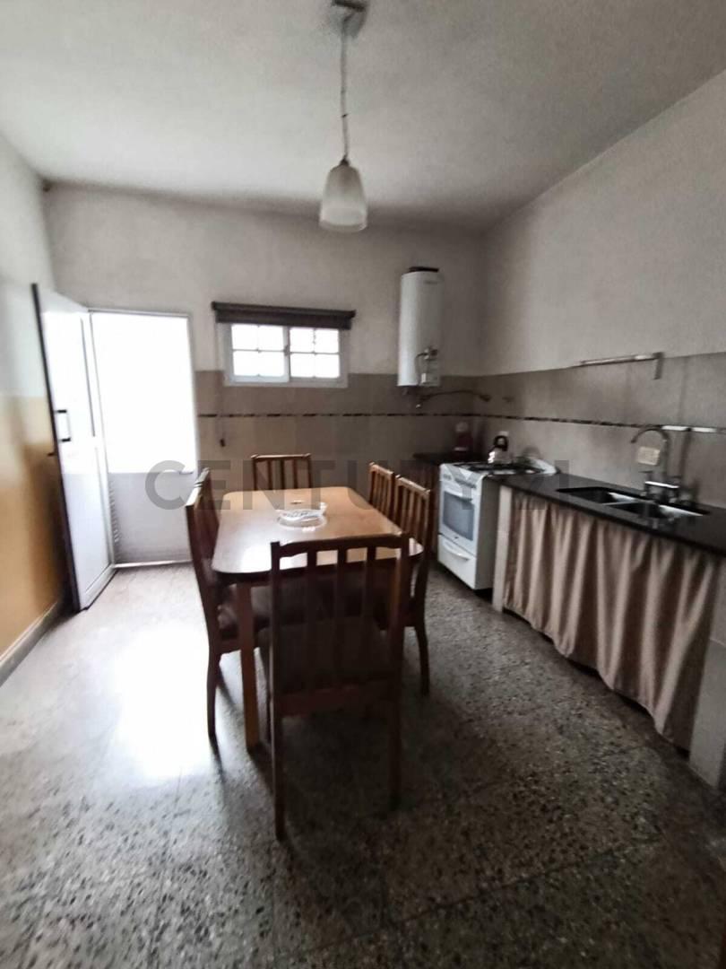 Foto de 133 entre 46 y 47. Casa en Venta en bloque., imagen 3
