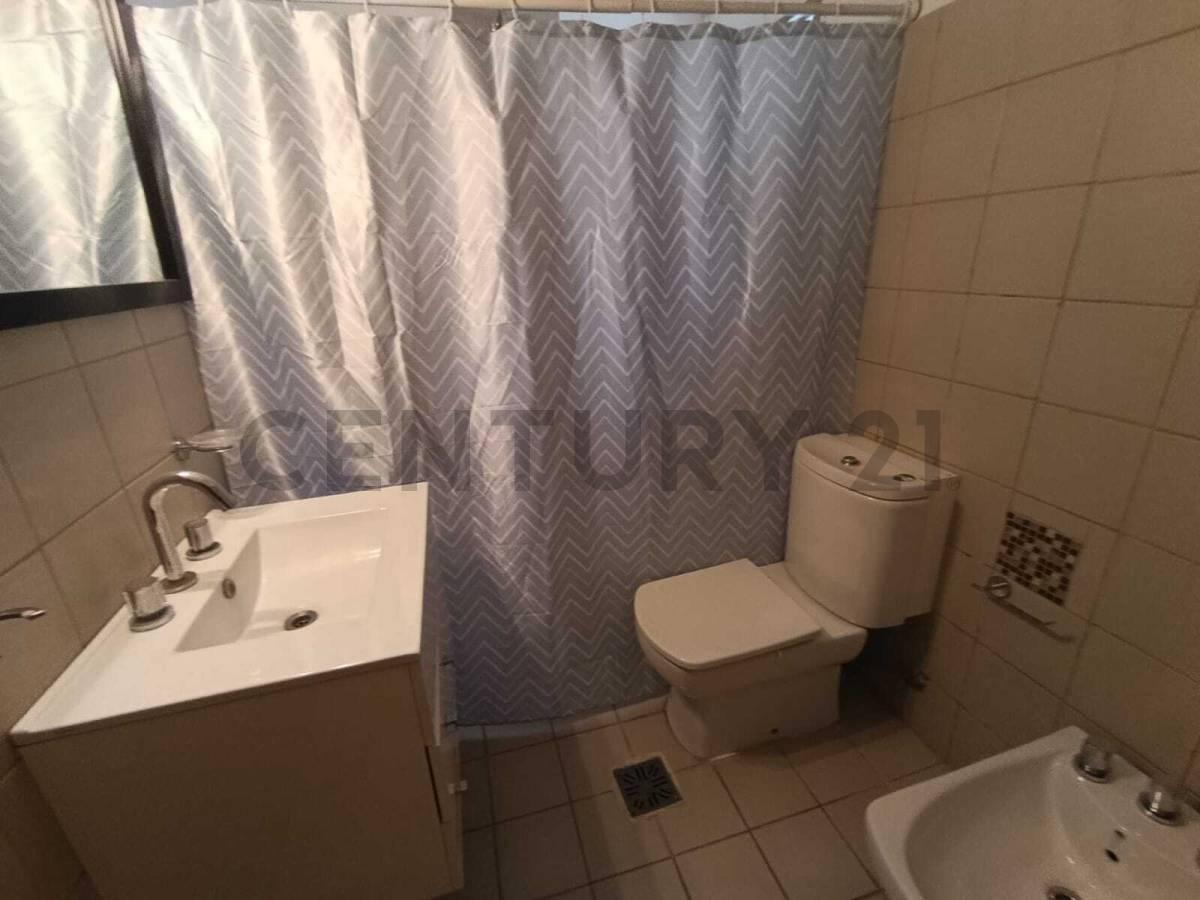Foto de 133 entre 46 y 47. Casa en Venta en bloque., imagen 4