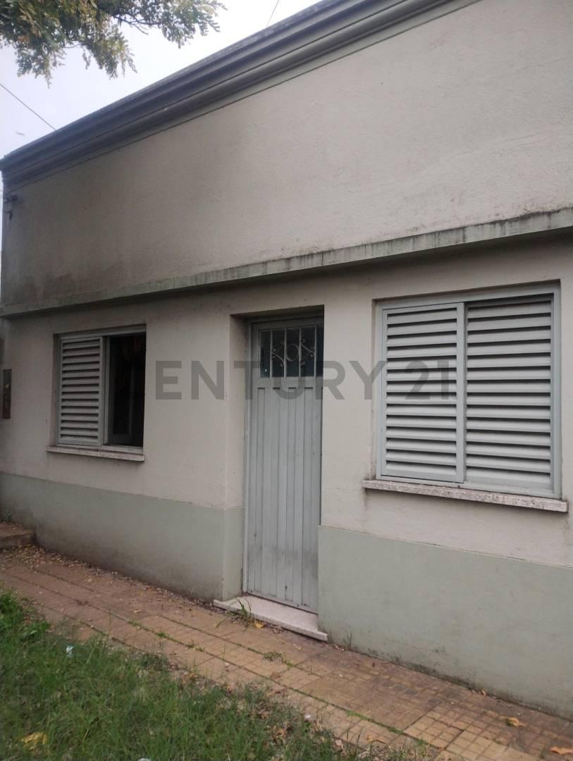 Foto de VENTA DE CASA - calle 47 entre 135 y 136 Barrio San Carlos, imagen 1