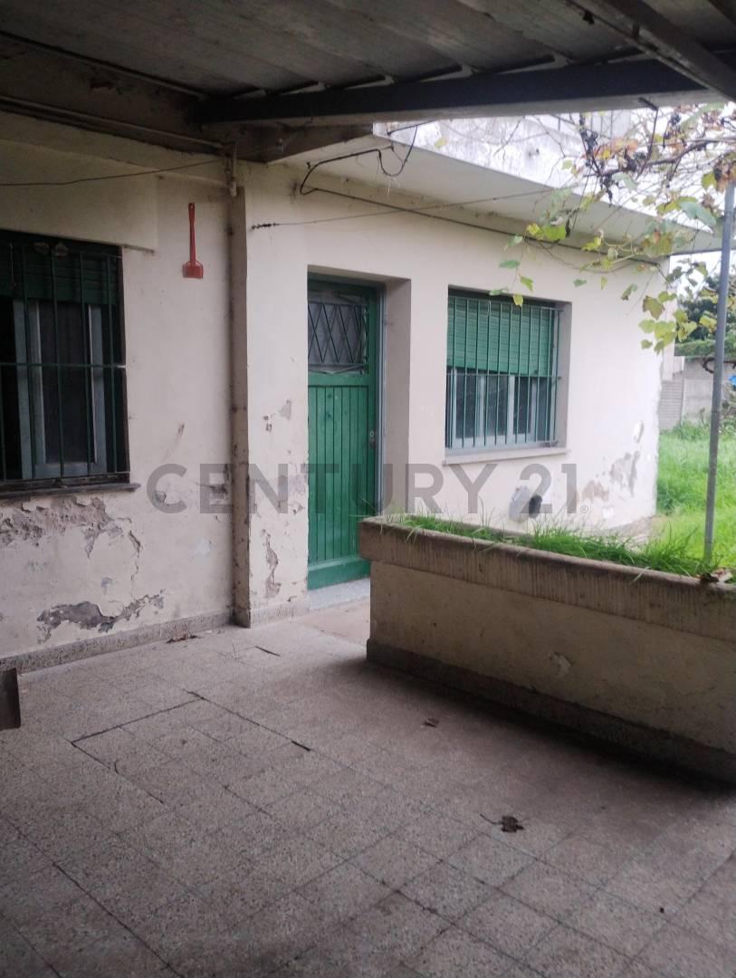 Foto de VENTA DE CASA - calle 47 entre 135 y 136 Barrio San Carlos, imagen 2