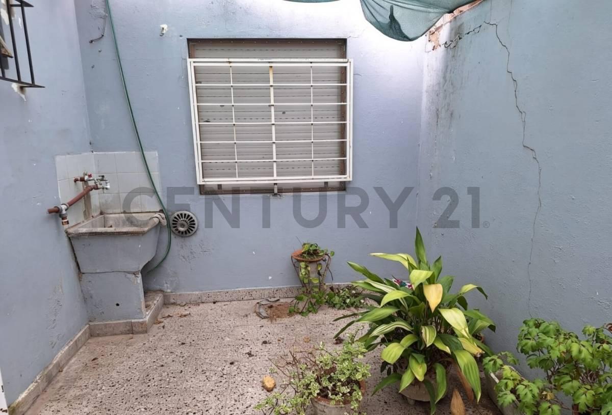 Foto de 25 entre 70 y 71. La Plata. Ph de 1 dormitorio en venta, imagen 1