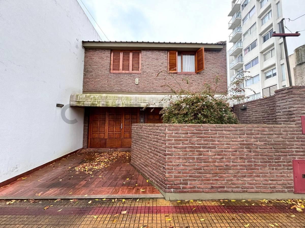 Foto de Casa en venta en calle 14 entre 35 y 36. Apto Banco Nacion.-, imagen 1