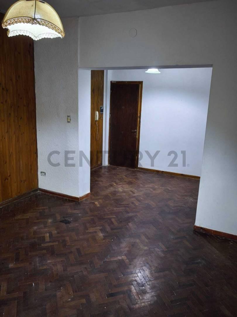Foto de 41 entre 1 y 2, La Plata. Dpto de 1 dormitorio en venta, imagen 2