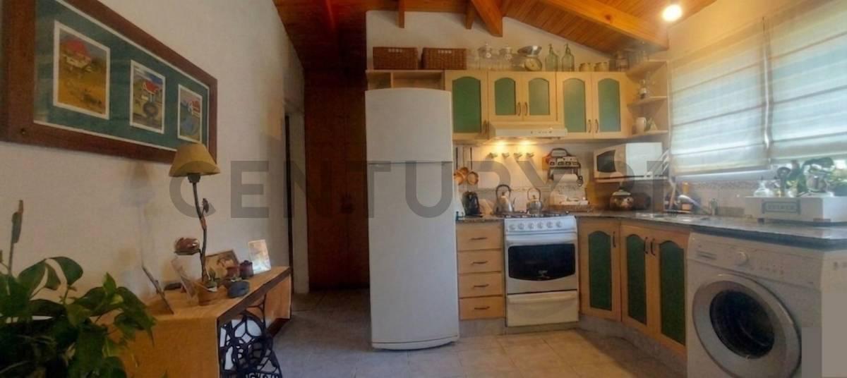 Foto de 11 entre 655 y 656 - CASA EN VENTA EN VILLA PARQUE SICARDI-LA PLATA, imagen 2