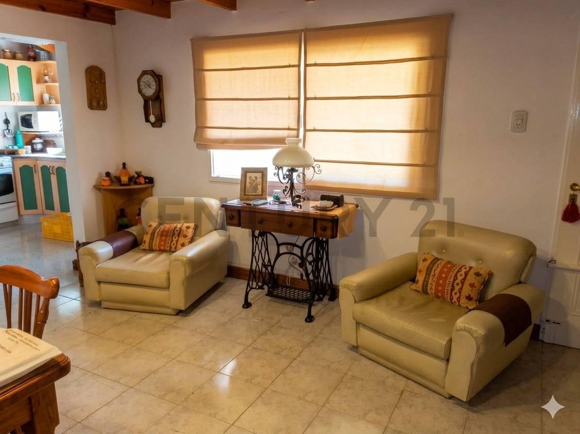 Foto de 11 entre 655 y 656 - CASA EN VENTA EN VILLA PARQUE SICARDI-LA PLATA, imagen 3