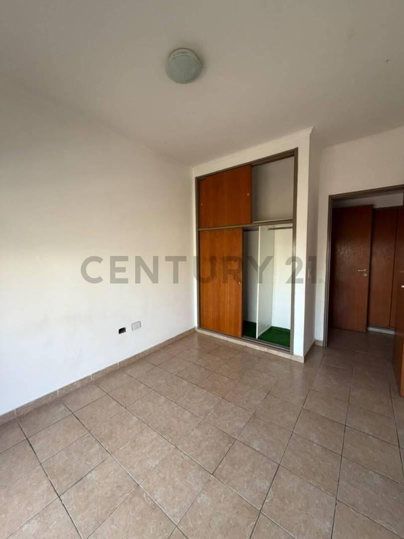 Foto de 8 entre 40 y 41, Departamento en alquiler con cochera, imagen 3