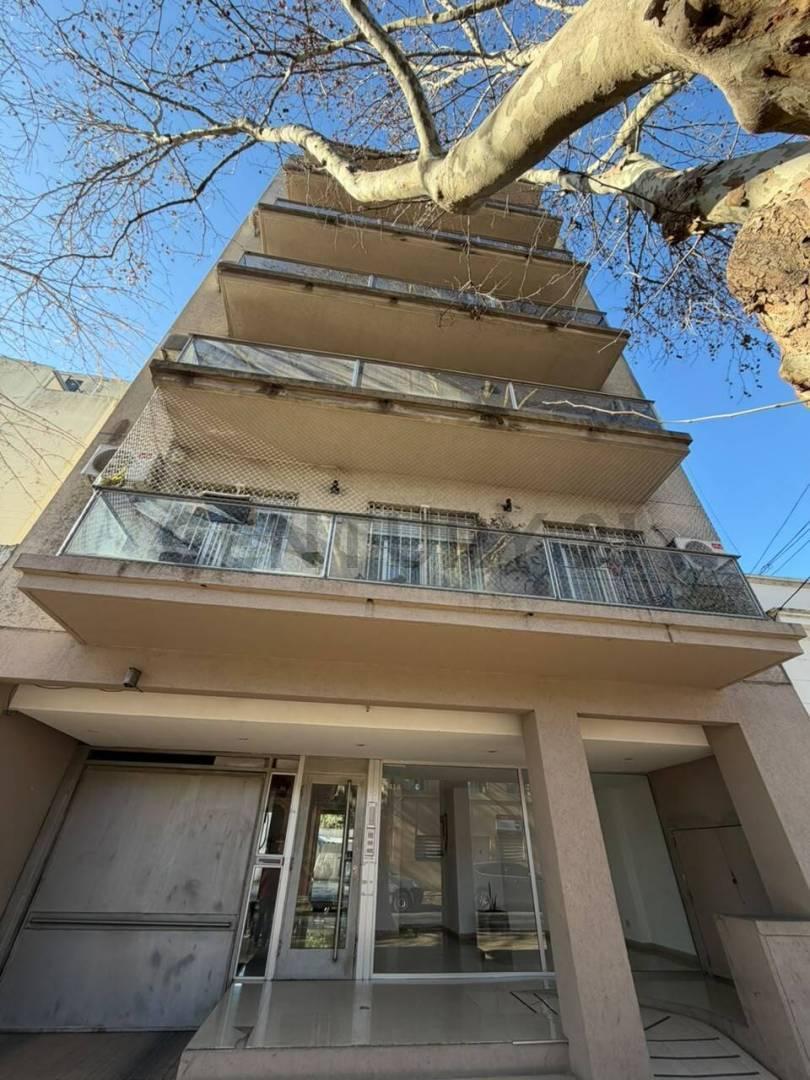 Foto de 8 entre 40 y 41, Departamento en alquiler con cochera, imagen 1