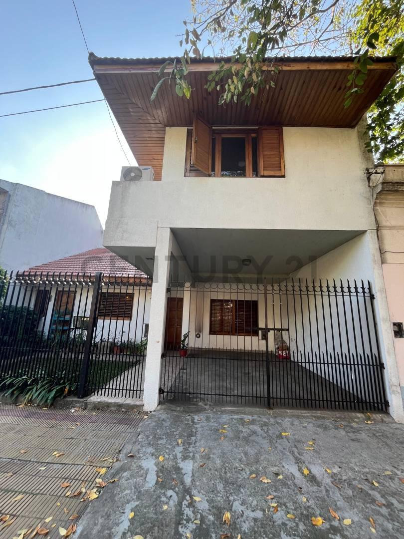 Foto de Casa en venta de 4 dormitorios. con cochera. Calle 38 entre 23 y 24., imagen 1