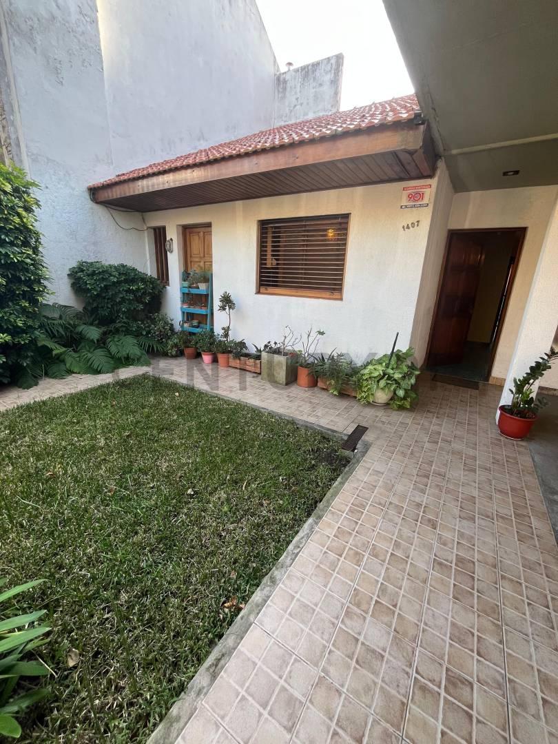 Foto de Casa en venta de 4 dormitorios. con cochera. Calle 38 entre 23 y 24., imagen 2