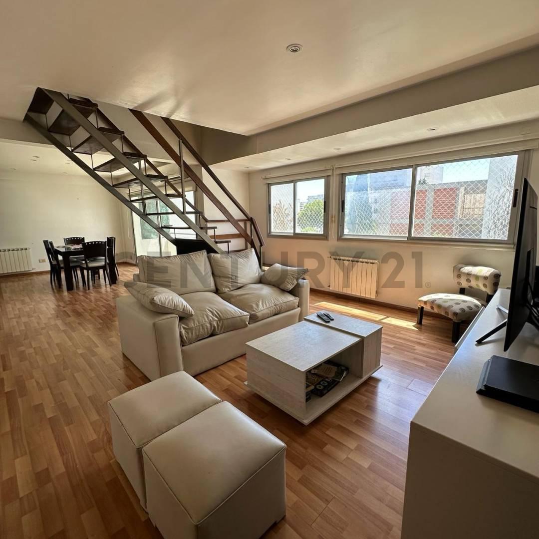 Foto de 15 entre 42 y 43. Departamento de 3 dormitorios tipo dúplex con, imagen 3