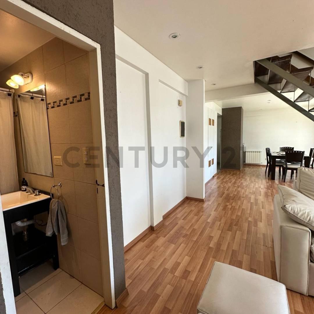 Foto de 15 entre 42 y 43. Departamento de 3 dormitorios tipo dúplex con, imagen 4