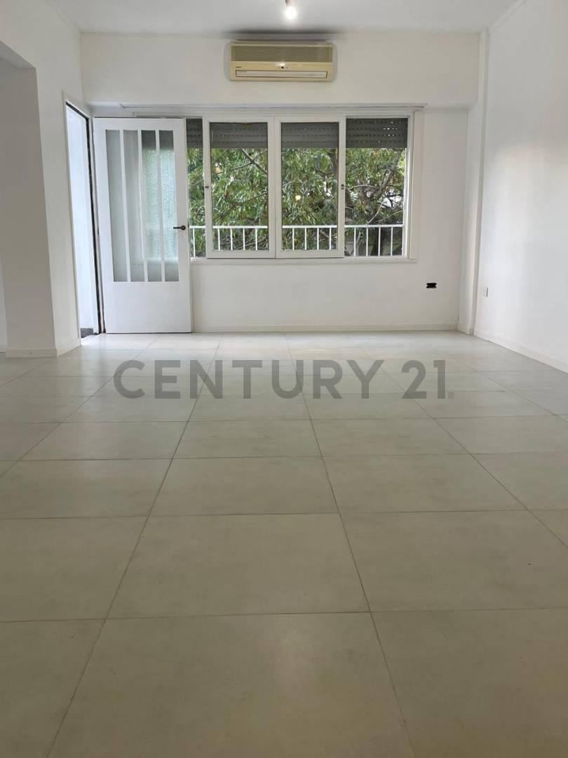 Foto de Venta Departamento. Calle 11 esquina 55 Departamento 2/3 dormitorios en, imagen 2