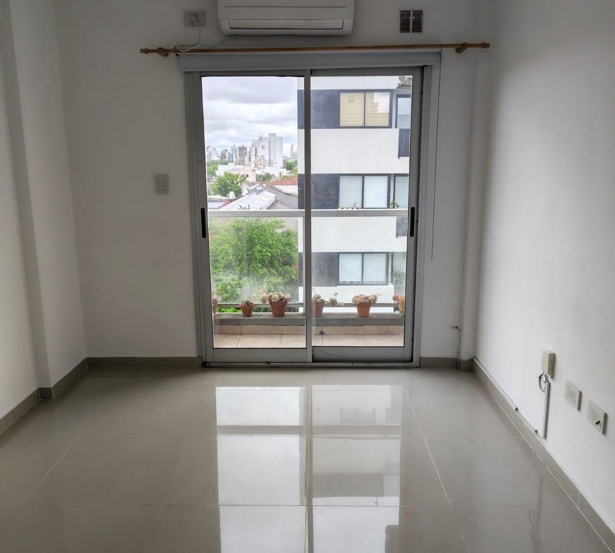 Foto de Dpto. en alquiler - 1 dormitorio - 39 e/ 3 y 4, imagen 1