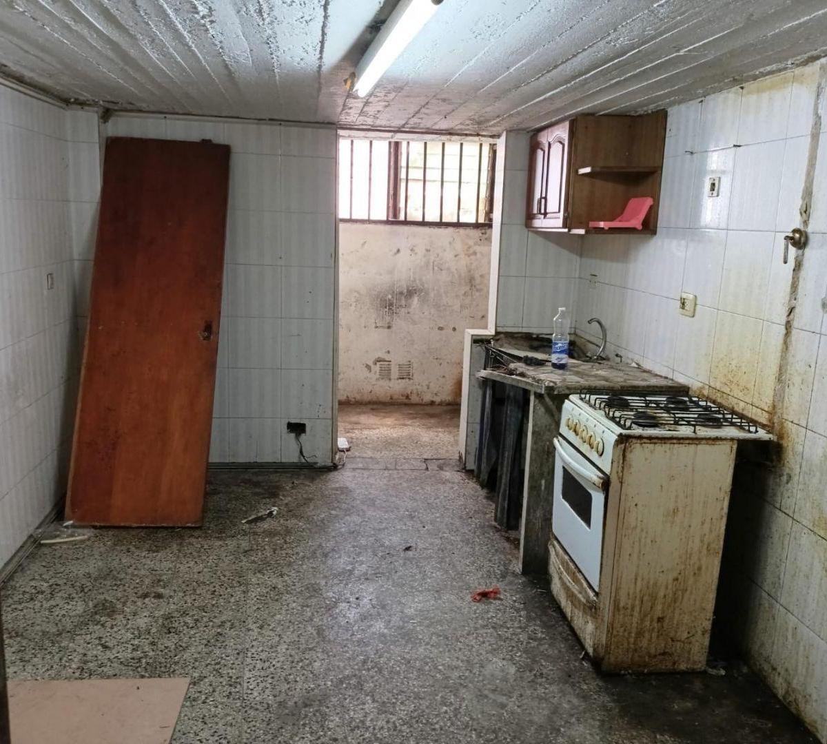 Venta de Galpón de 170 m con Vivienda en Lomas del Mirador, La Matanza 2