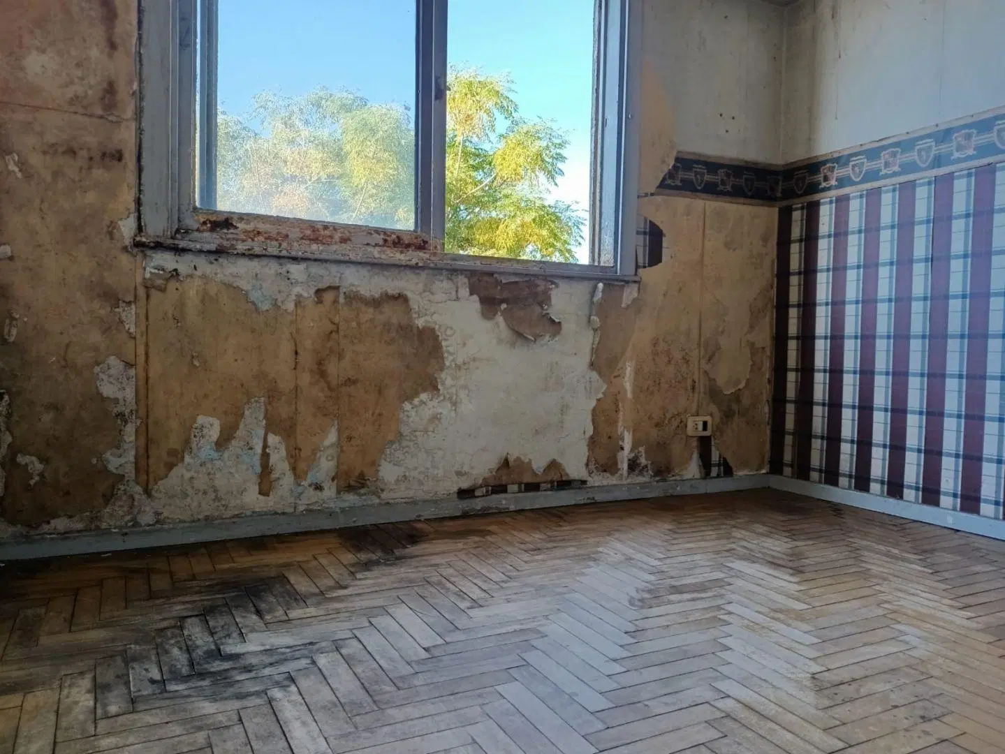 Venta de Casa 4 Ambientes en Lomas del Mirador, La Matanza + galpón. Lote 10x30. 2