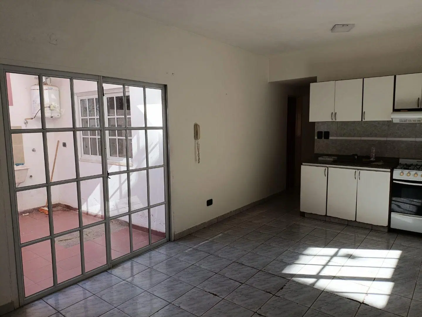 Alquiler de Departamento 2 Ambientes -PATIO en Lomas del Mirador, La Matanza 3