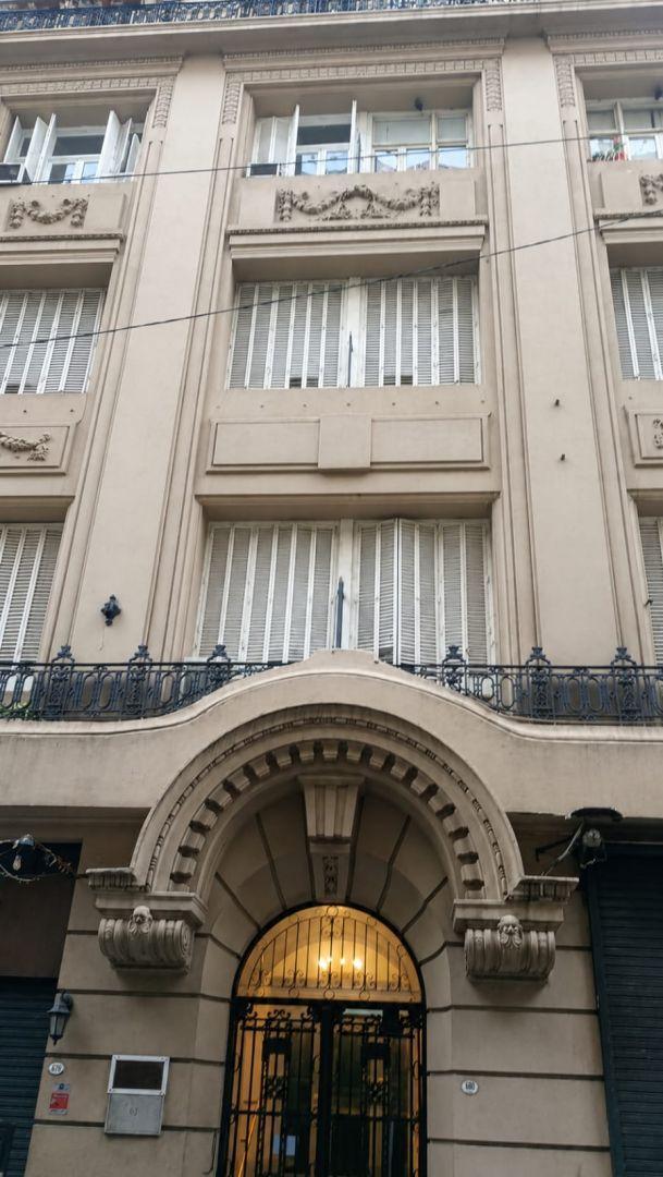 VENTA DE 2 DEPARTAMENTOS UNIFICADOS -8 HABITACIONES-,  EN MONTSERRAT, C.A.B.A.