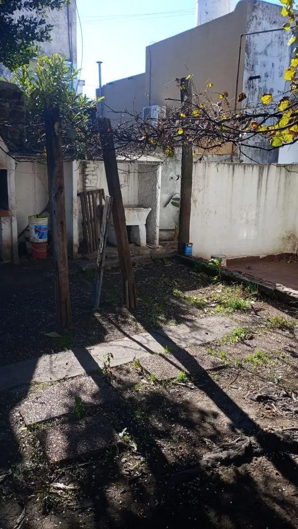 VENTA de casa 4 AMBIENTES en Lomas del Mirador, La Matanza. CON DOS LOCALES. 2