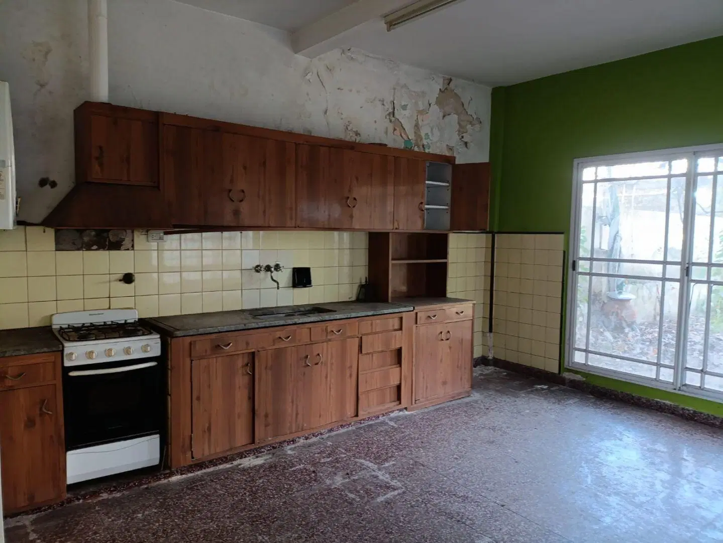 VENTA de casa 4 AMBIENTES en Lomas del Mirador, La Matanza. CON DOS LOCALES. 3