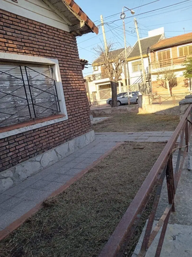 Venta de Casa en Lomas del Mirador, La Matanza - A RECICLAR- 4