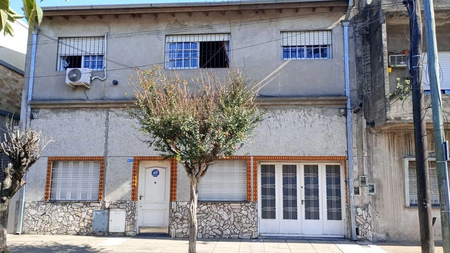 Venta de Casa 9 Ambientes en La Tablada, La Matanza. (DOS CASAS) 1