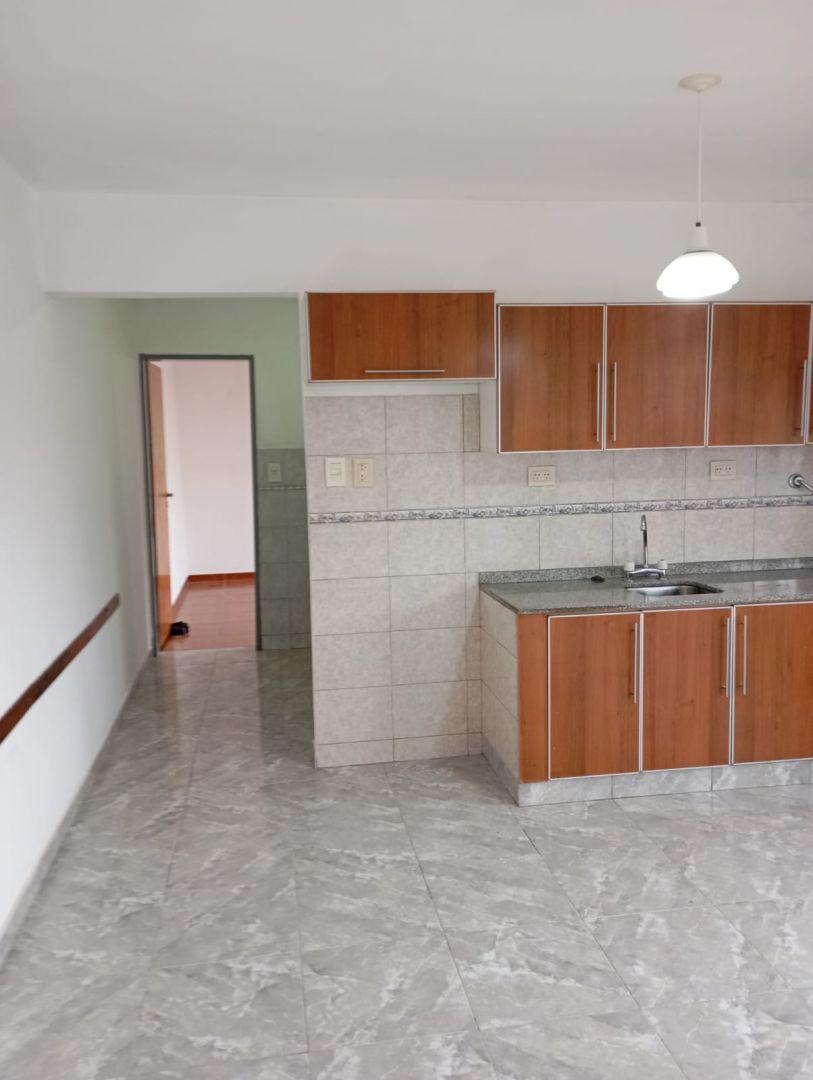Foto de Alquiler de Departamento dos ambientes en La Tablada, La Matanza. CON, imagen 2