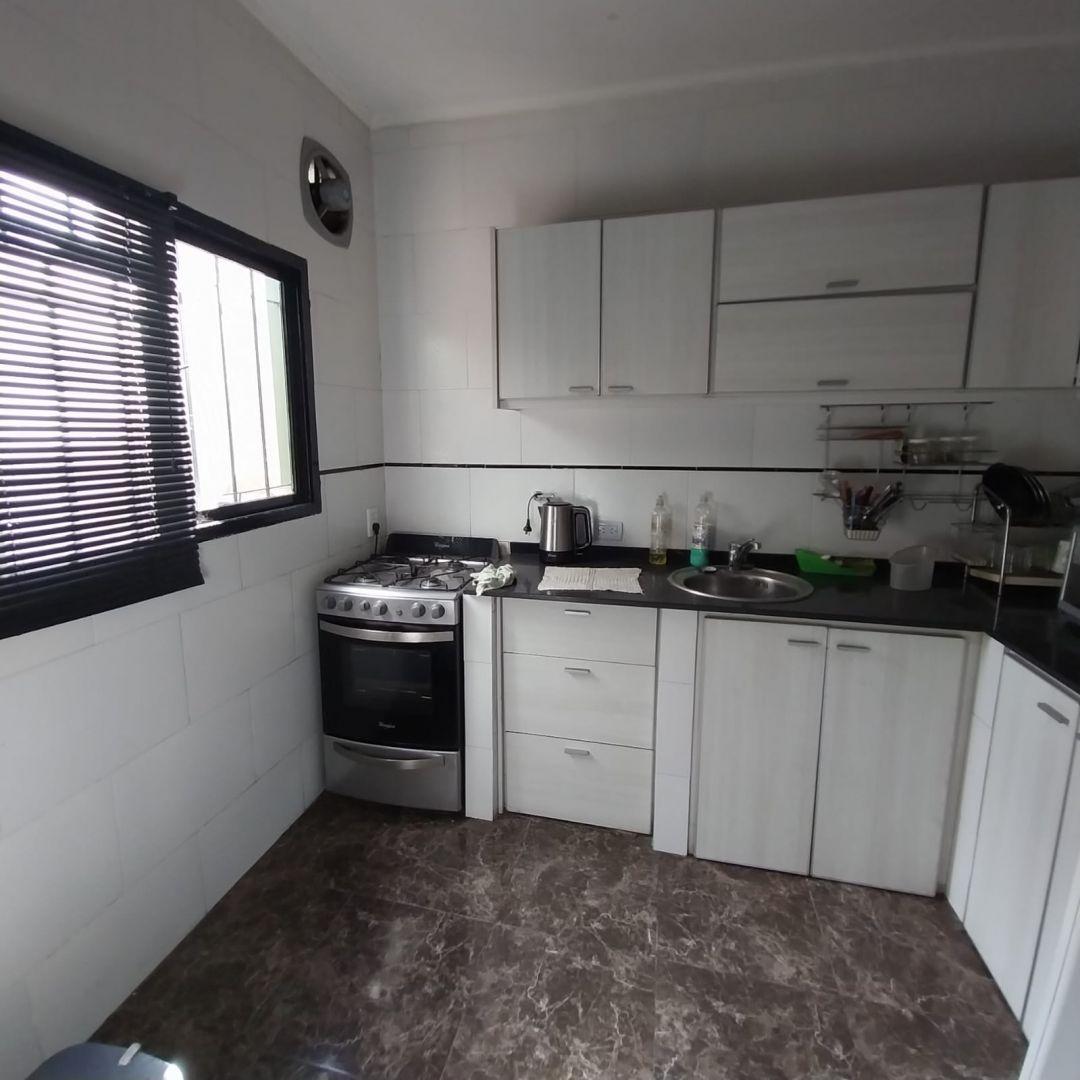 Foto de Alquiler de Casa 3 ambientes (PH) en Lomas del Mirador, La Matanza, imagen 1