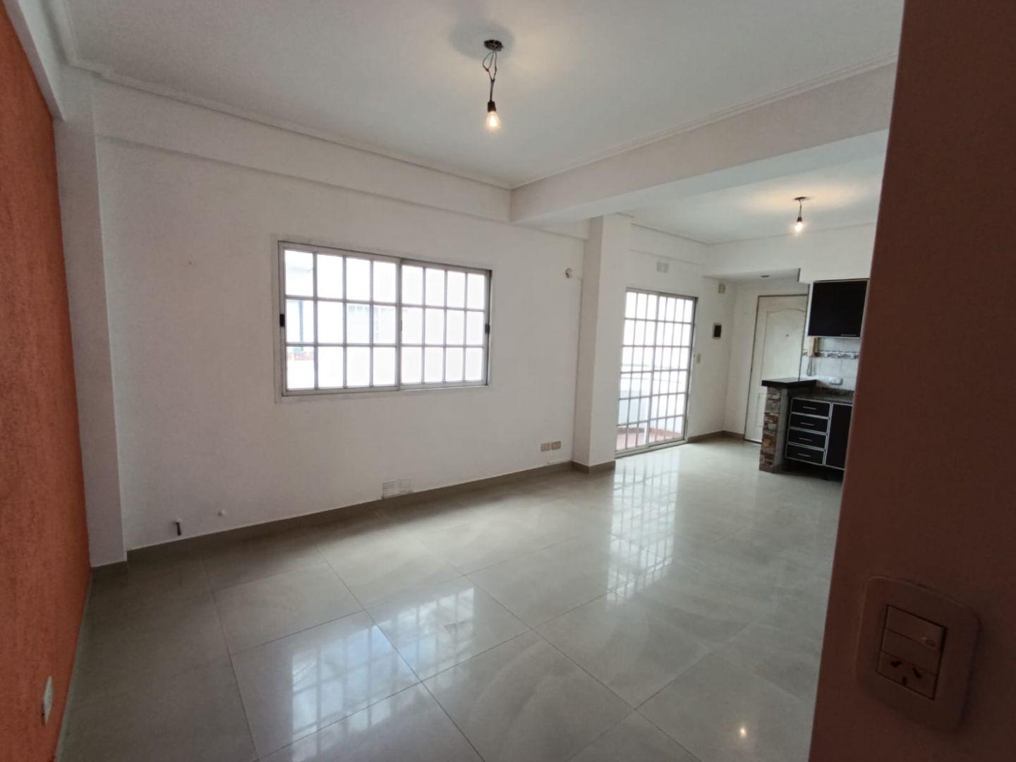 Foto de Alquiler de Departamento 2 Ambientes en Lomas del Mirador, La Matanza, imagen 3
