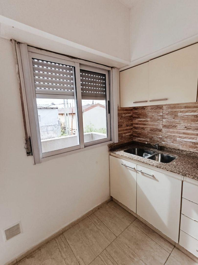 Foto de Alquiler de Departamento 3 AMBIENTES en Isidro Casanova, La Matanza --, imagen 5