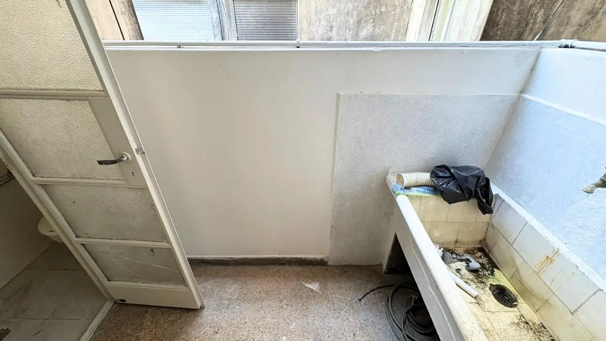 Departamento de 3 ambientes muy amplio y luminoso, balcón aterrazado y lavadero 5
